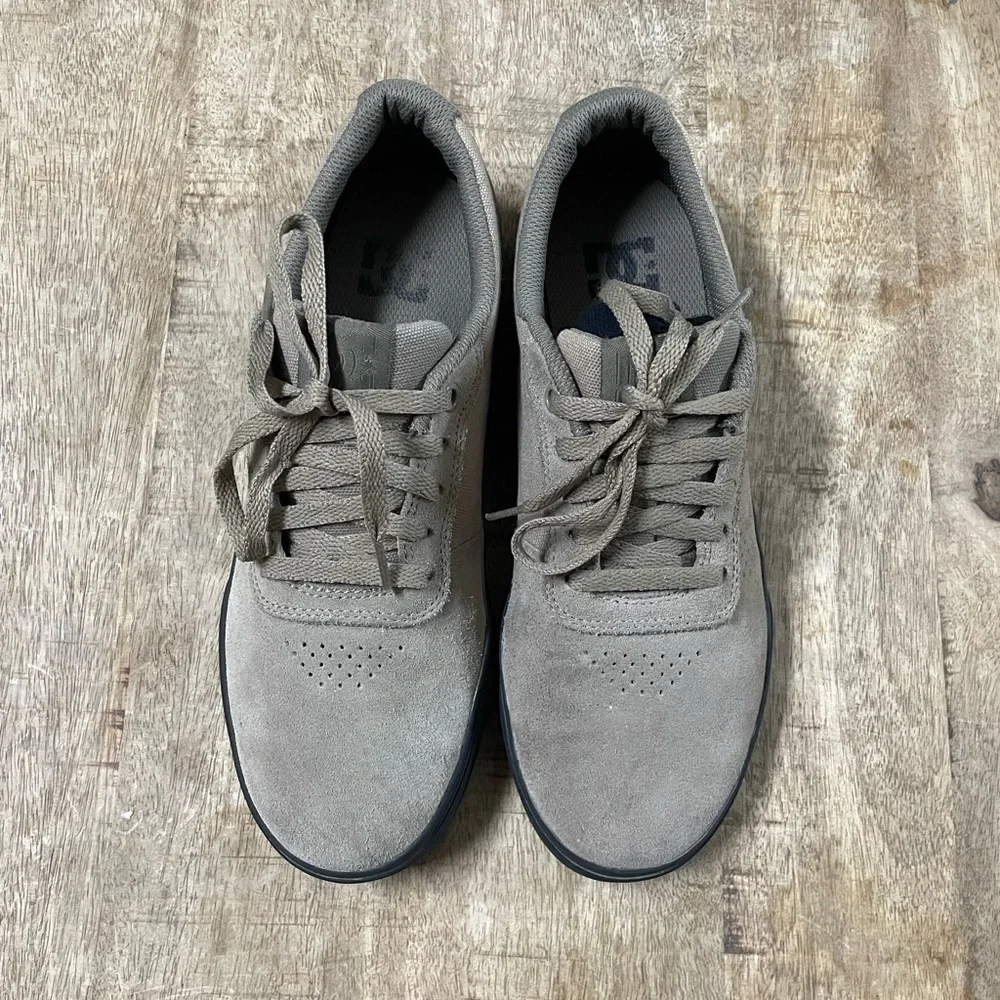 DC Shoes - Picture 2 of 7